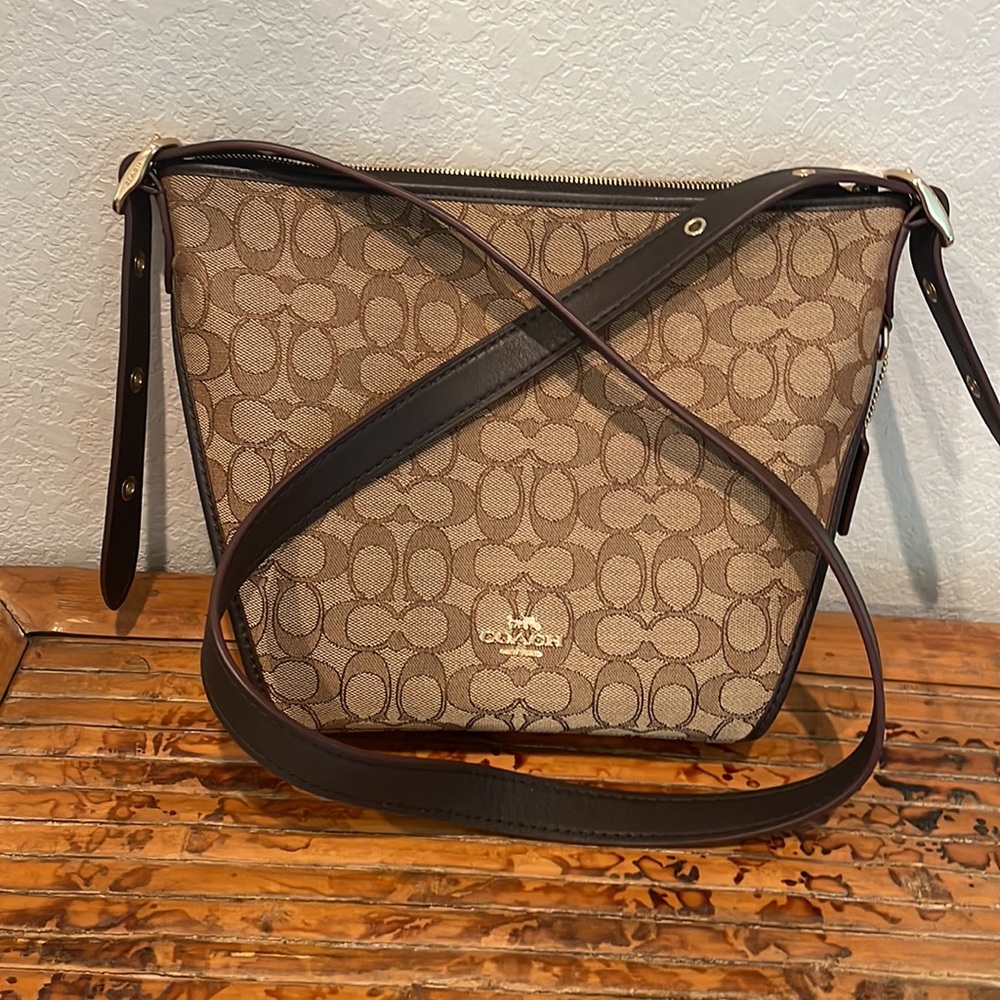 Authentic Coach shoulder bag in classic jacquard print.